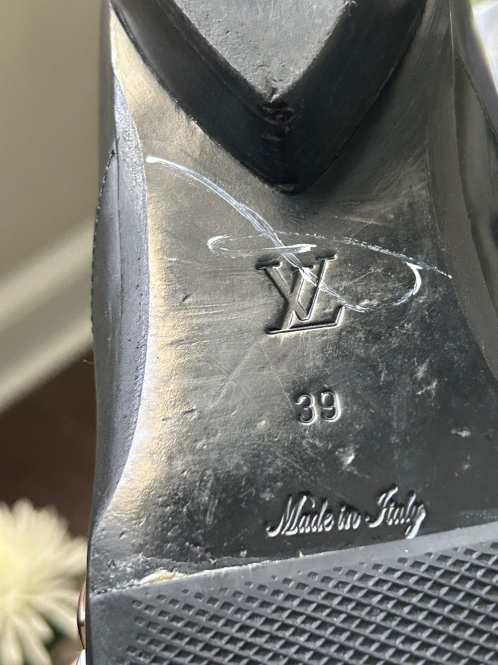 Louis Vuitton Black Leather Studded Ankle Boots  – Size 39 - Picture 15 of 15